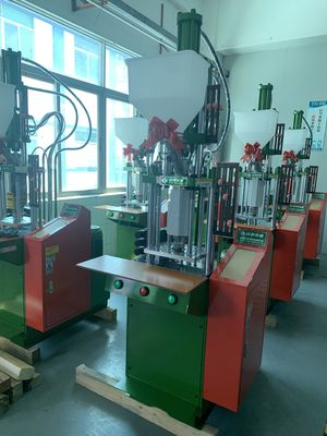 Máquina de moldeo por inyección de conectores verticales de plástico de 35 t con fuerza de eyección de 20 kN