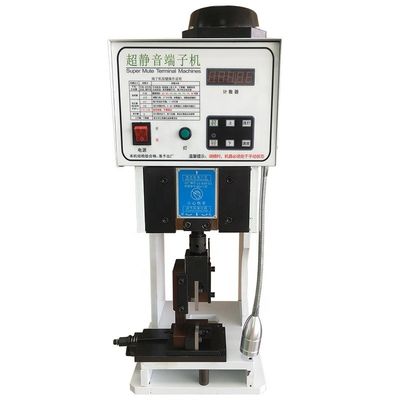 2.0 tonelada Máquina automática de trituración de cables con terminales sueltos para trituración rápida y precisa