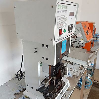Máquina de recorte de terminales de 2,0 toneladas muy silenciosa hecha en alambre de 0,1-4,5 mm2 AWG11-AWG32