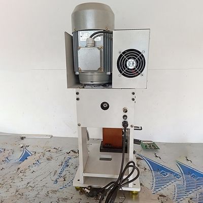 Máquina de recorte de terminales de 2,0 toneladas muy silenciosa hecha en alambre de 0,1-4,5 mm2 AWG11-AWG32