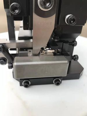 Aplicador de banderas de encrucijado de 40 mm para la máquina automática de terminales JST